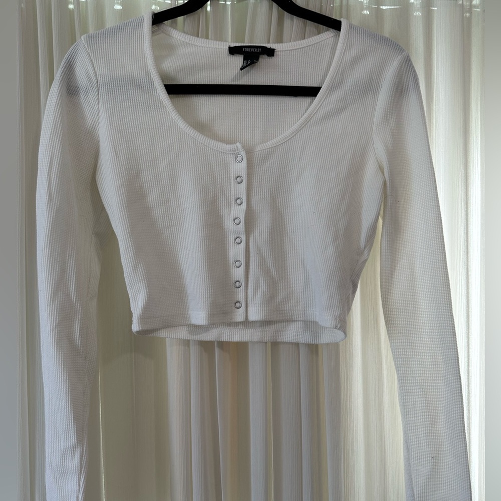 White croped long sleeve top